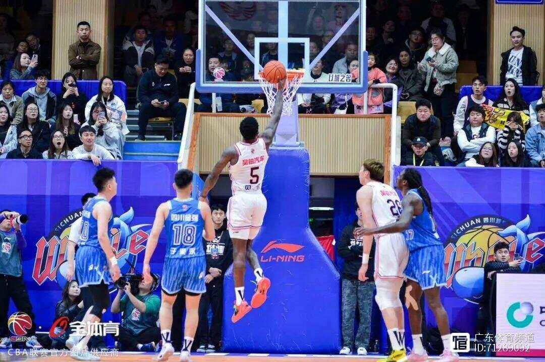 广发运动官网-本季球员表现卓越，争夺季后赛席位